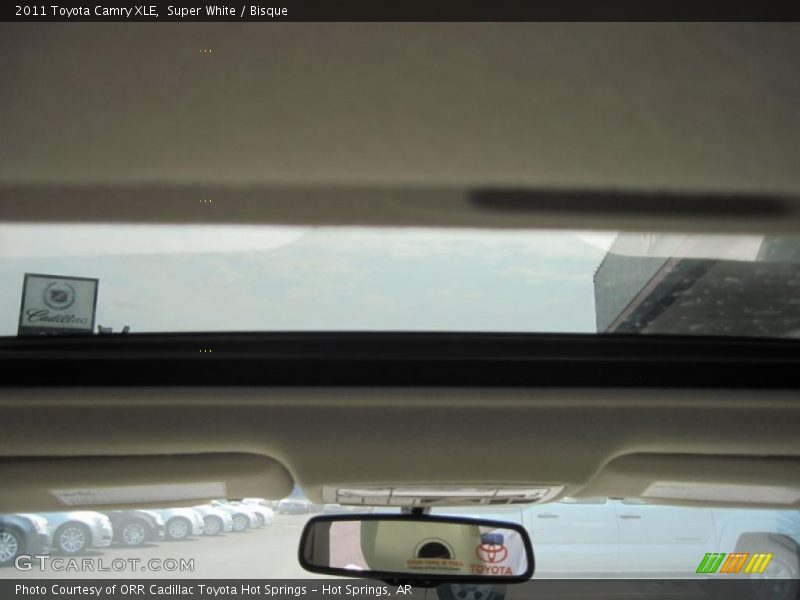 Super White / Bisque 2011 Toyota Camry XLE