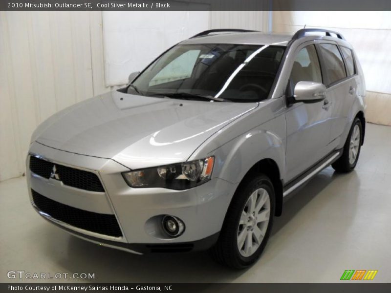 Cool Silver Metallic / Black 2010 Mitsubishi Outlander SE
