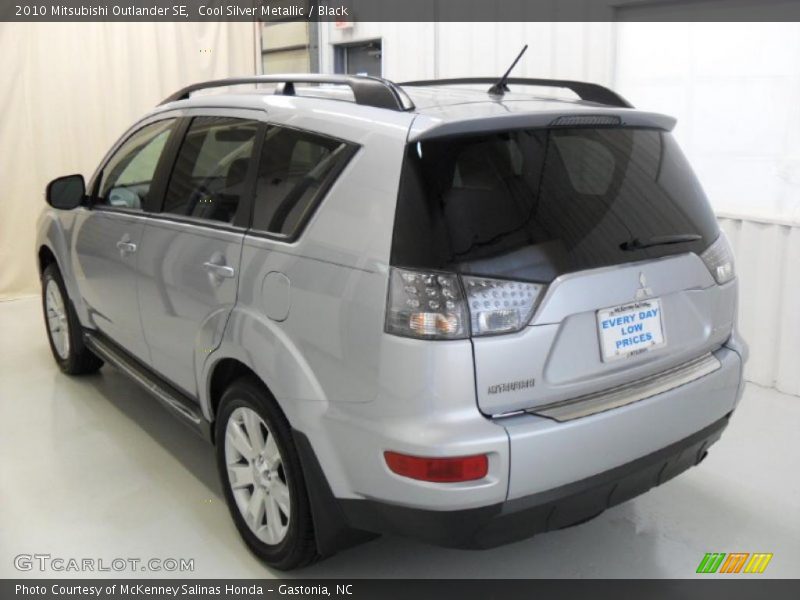 Cool Silver Metallic / Black 2010 Mitsubishi Outlander SE