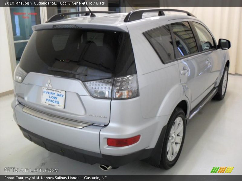 Cool Silver Metallic / Black 2010 Mitsubishi Outlander SE