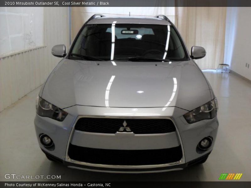 Cool Silver Metallic / Black 2010 Mitsubishi Outlander SE
