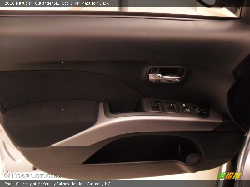 Cool Silver Metallic / Black 2010 Mitsubishi Outlander SE