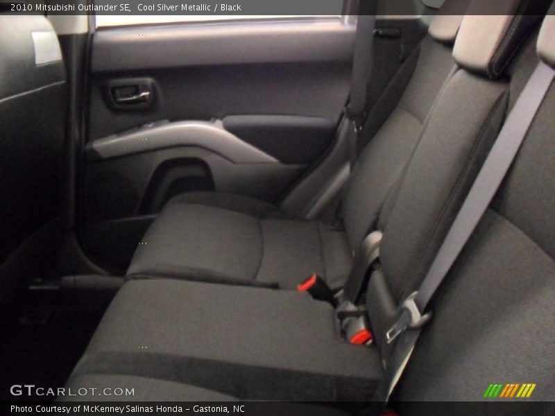 Cool Silver Metallic / Black 2010 Mitsubishi Outlander SE