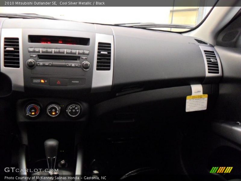 Cool Silver Metallic / Black 2010 Mitsubishi Outlander SE