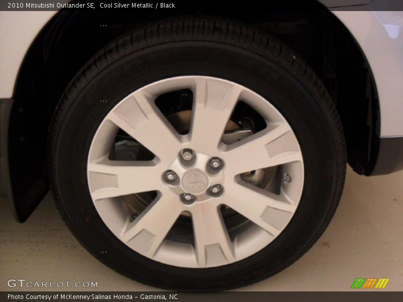 Cool Silver Metallic / Black 2010 Mitsubishi Outlander SE