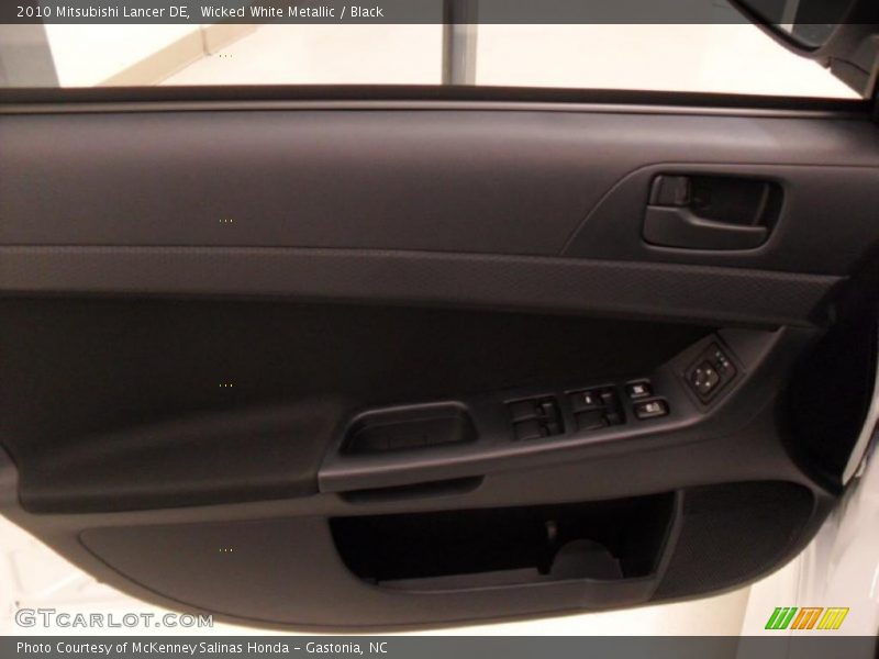 Wicked White Metallic / Black 2010 Mitsubishi Lancer DE
