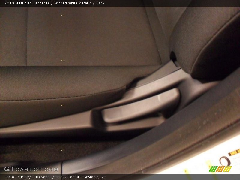 Wicked White Metallic / Black 2010 Mitsubishi Lancer DE