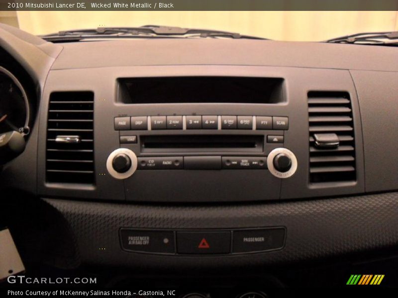 Wicked White Metallic / Black 2010 Mitsubishi Lancer DE