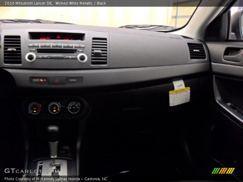 Wicked White Metallic / Black 2010 Mitsubishi Lancer DE