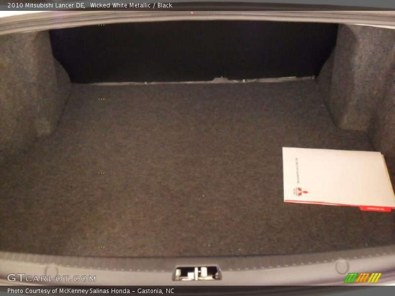 Wicked White Metallic / Black 2010 Mitsubishi Lancer DE