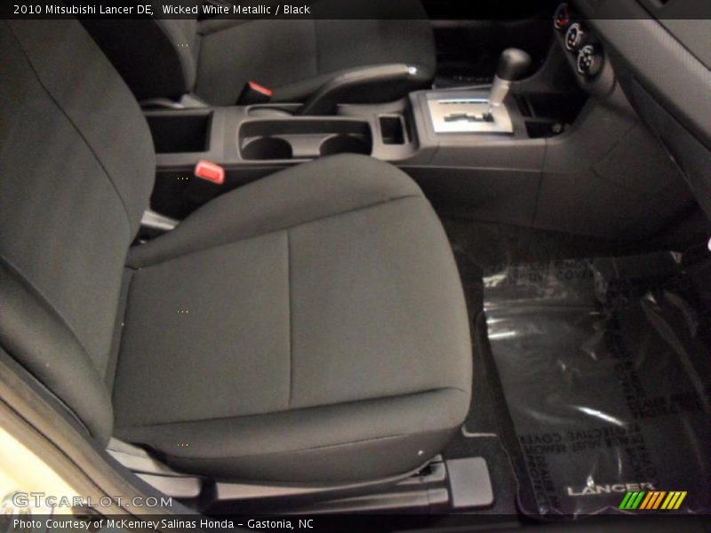 Wicked White Metallic / Black 2010 Mitsubishi Lancer DE