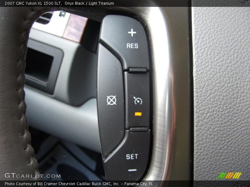 Onyx Black / Light Titanium 2007 GMC Yukon XL 1500 SLT