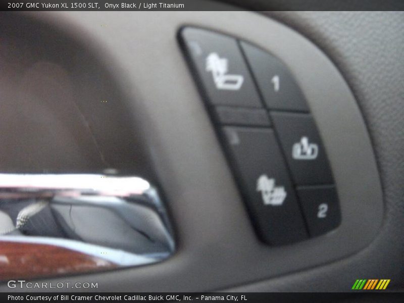 Onyx Black / Light Titanium 2007 GMC Yukon XL 1500 SLT