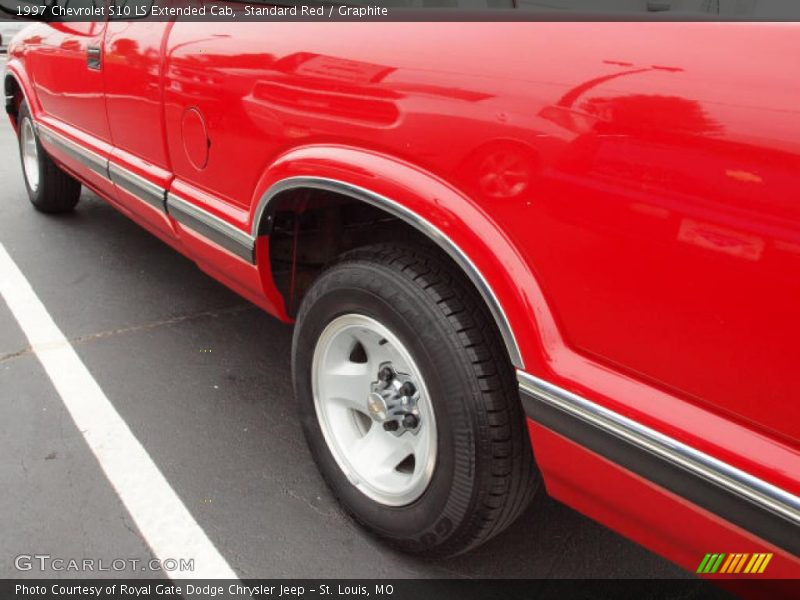 Standard Red / Graphite 1997 Chevrolet S10 LS Extended Cab