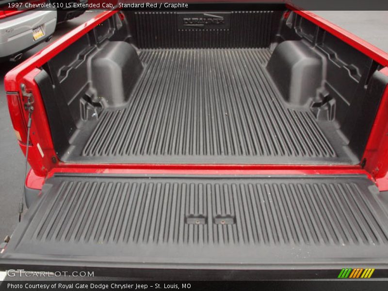 Standard Red / Graphite 1997 Chevrolet S10 LS Extended Cab