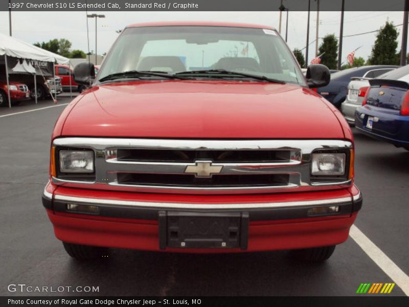 Standard Red / Graphite 1997 Chevrolet S10 LS Extended Cab