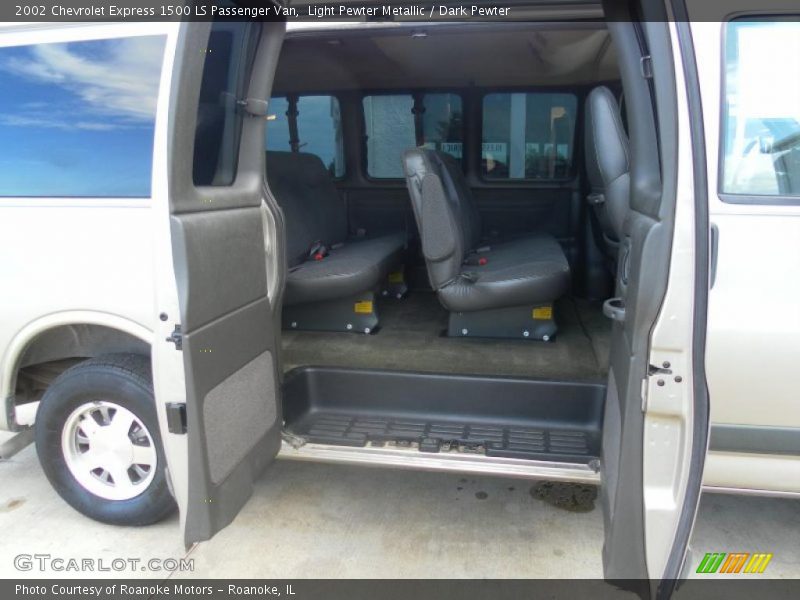 Light Pewter Metallic / Dark Pewter 2002 Chevrolet Express 1500 LS Passenger Van