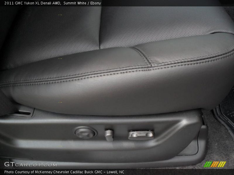 Summit White / Ebony 2011 GMC Yukon XL Denali AWD