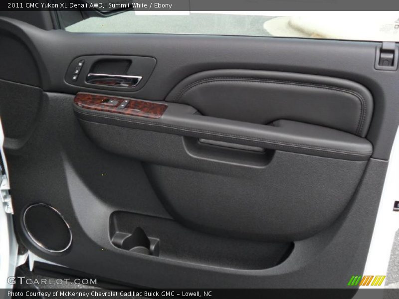 Summit White / Ebony 2011 GMC Yukon XL Denali AWD