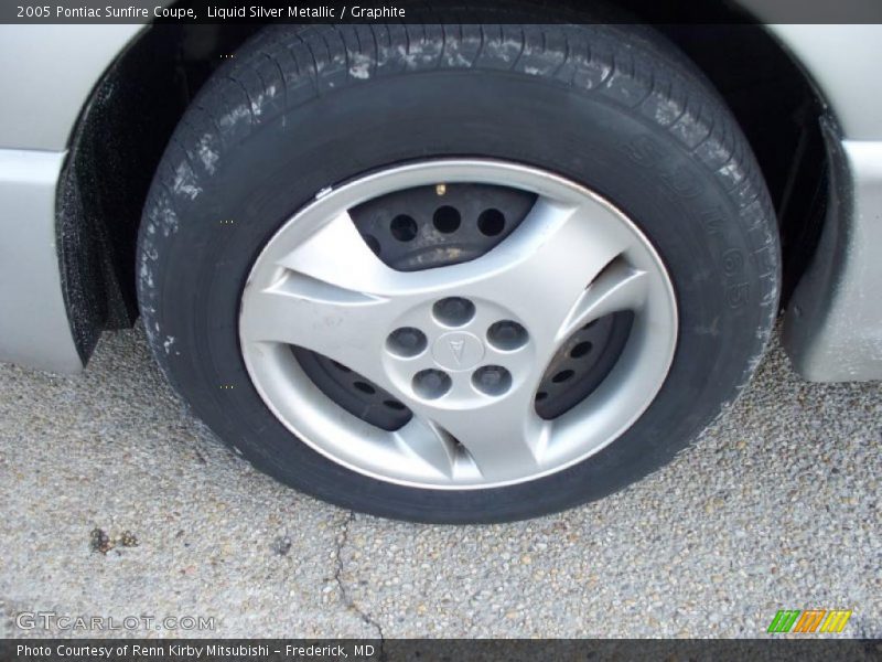Liquid Silver Metallic / Graphite 2005 Pontiac Sunfire Coupe