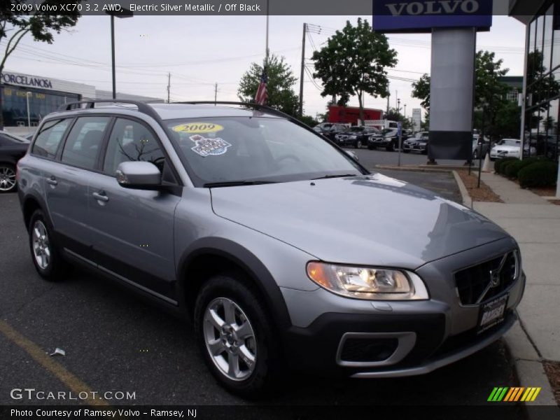 Electric Silver Metallic / Off Black 2009 Volvo XC70 3.2 AWD