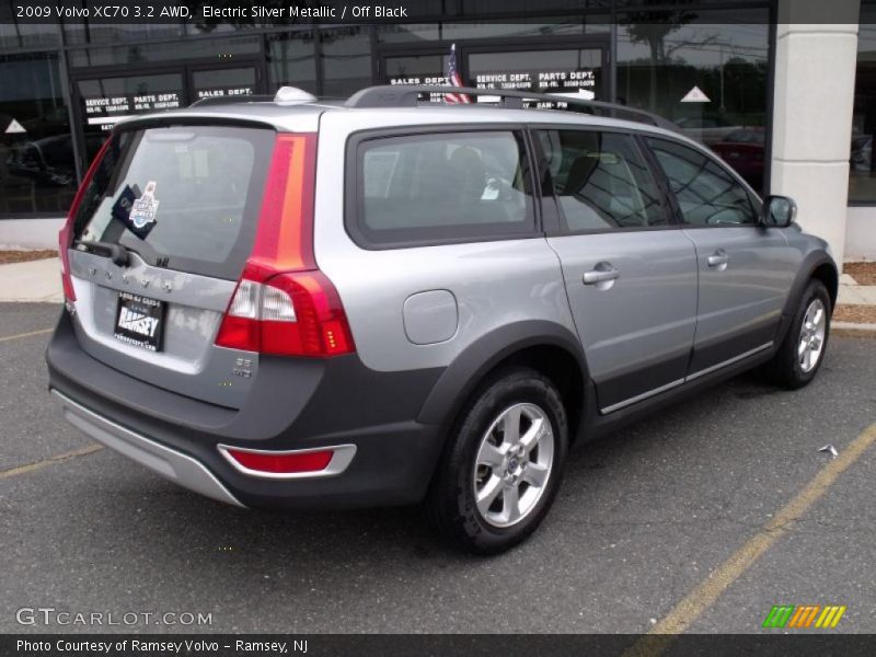 Electric Silver Metallic / Off Black 2009 Volvo XC70 3.2 AWD