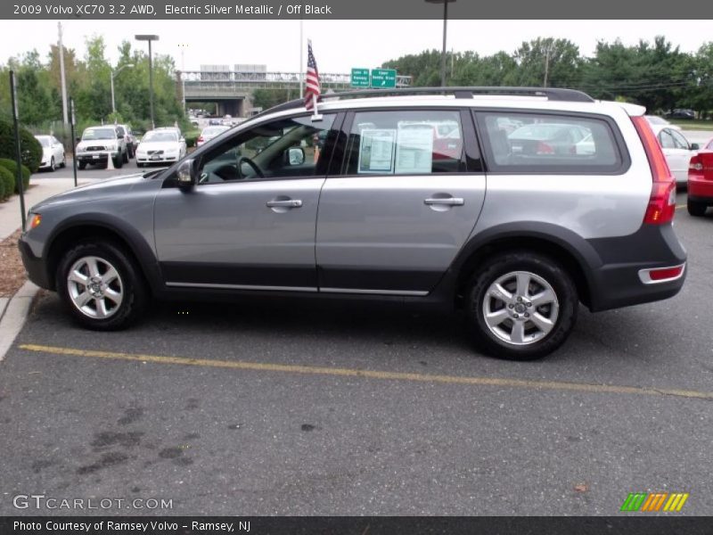 Electric Silver Metallic / Off Black 2009 Volvo XC70 3.2 AWD