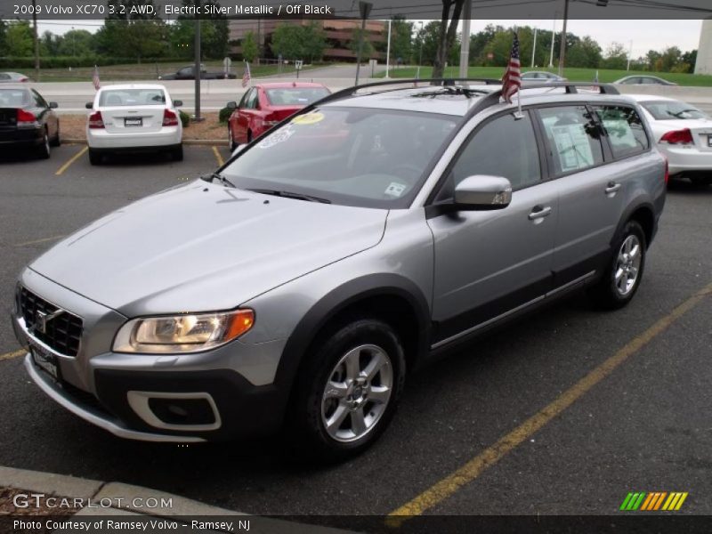 Electric Silver Metallic / Off Black 2009 Volvo XC70 3.2 AWD