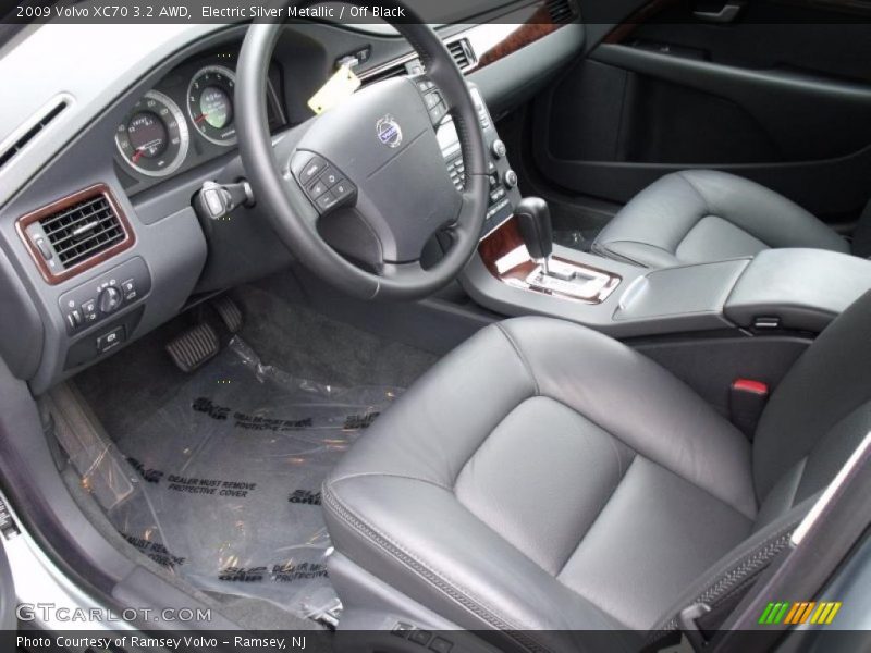 Electric Silver Metallic / Off Black 2009 Volvo XC70 3.2 AWD