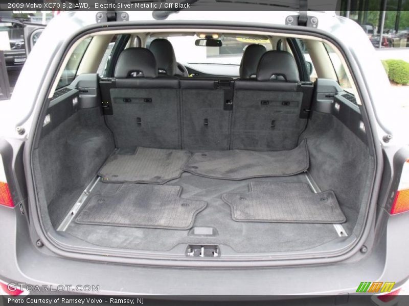 Electric Silver Metallic / Off Black 2009 Volvo XC70 3.2 AWD