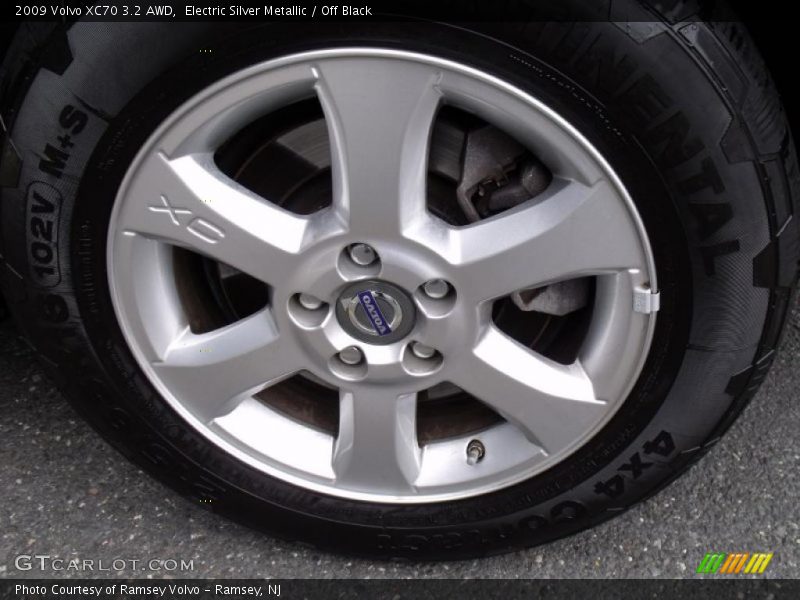 Electric Silver Metallic / Off Black 2009 Volvo XC70 3.2 AWD