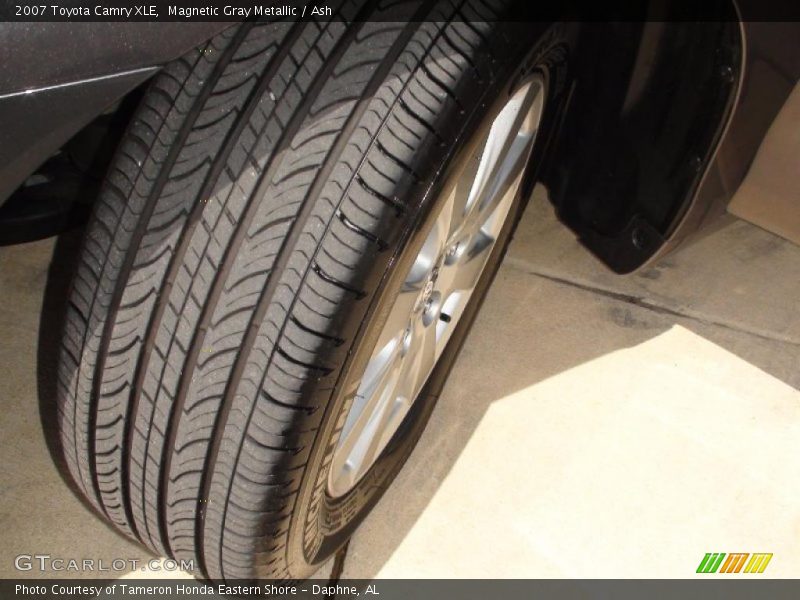 Magnetic Gray Metallic / Ash 2007 Toyota Camry XLE