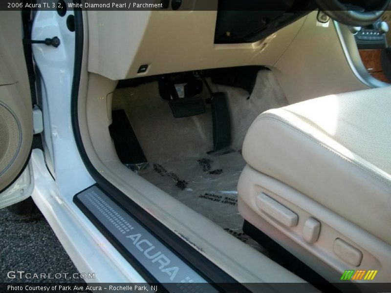 White Diamond Pearl / Parchment 2006 Acura TL 3.2