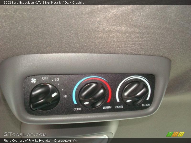 Silver Metallic / Dark Graphite 2002 Ford Expedition XLT