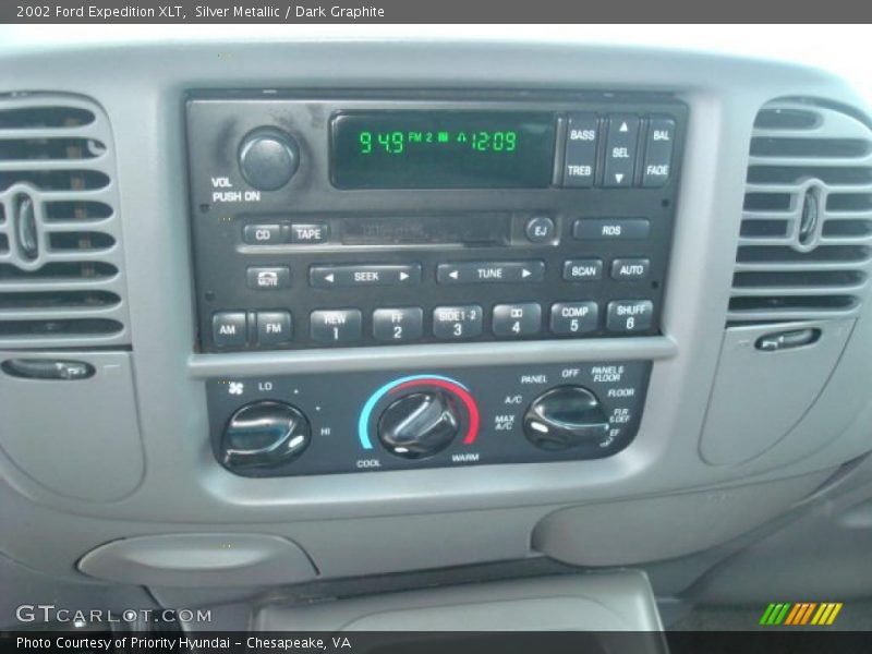 Silver Metallic / Dark Graphite 2002 Ford Expedition XLT