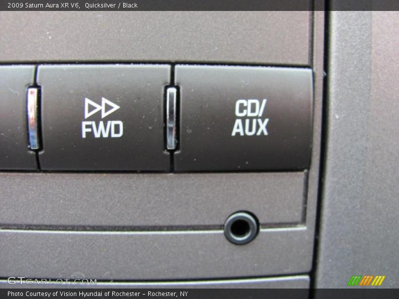 Quicksilver / Black 2009 Saturn Aura XR V6
