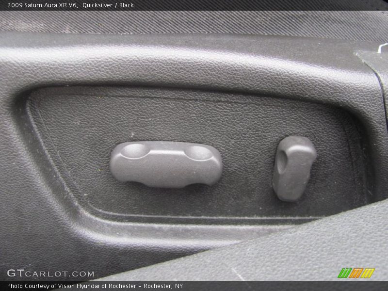 Quicksilver / Black 2009 Saturn Aura XR V6