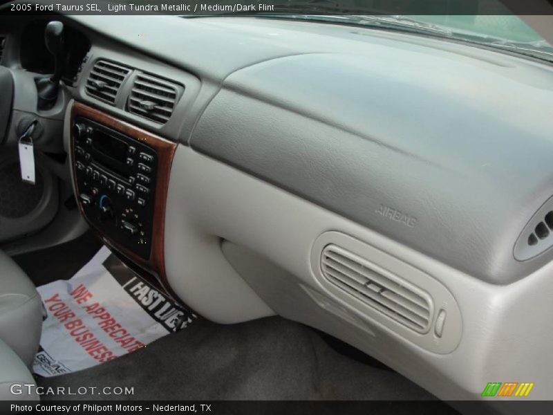 Light Tundra Metallic / Medium/Dark Flint 2005 Ford Taurus SEL