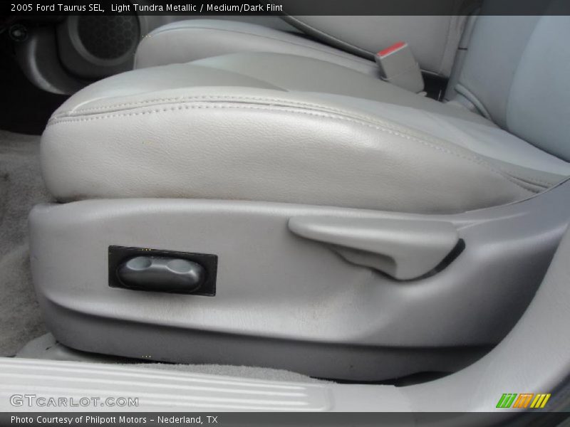 Light Tundra Metallic / Medium/Dark Flint 2005 Ford Taurus SEL