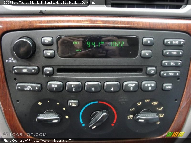 Light Tundra Metallic / Medium/Dark Flint 2005 Ford Taurus SEL