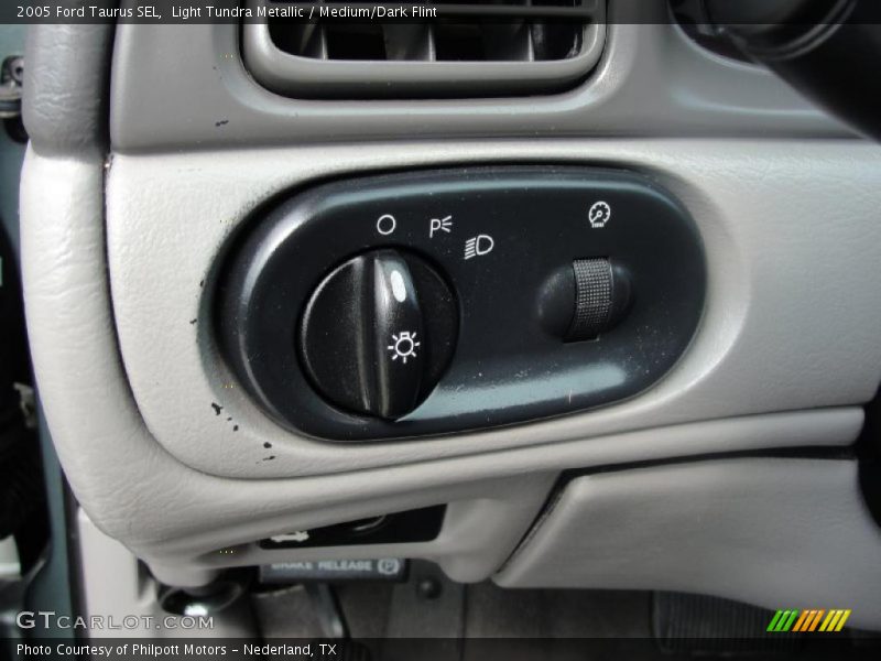 Light Tundra Metallic / Medium/Dark Flint 2005 Ford Taurus SEL