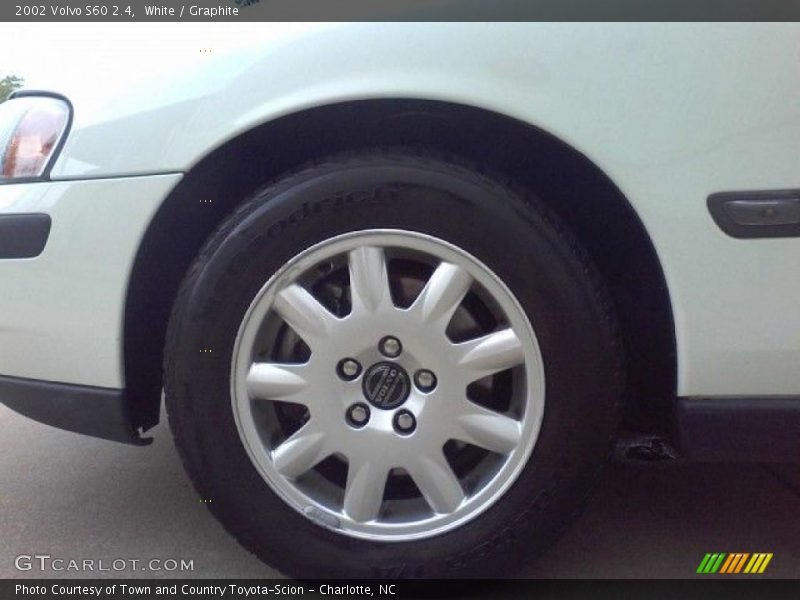 White / Graphite 2002 Volvo S60 2.4