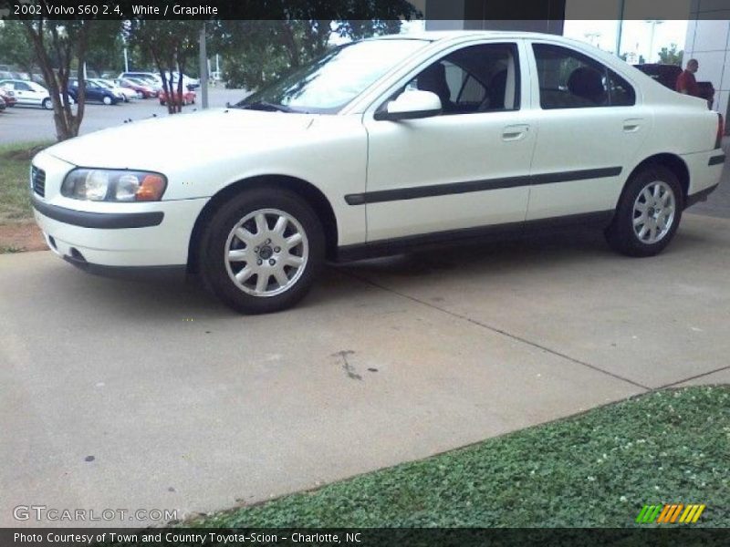 White / Graphite 2002 Volvo S60 2.4