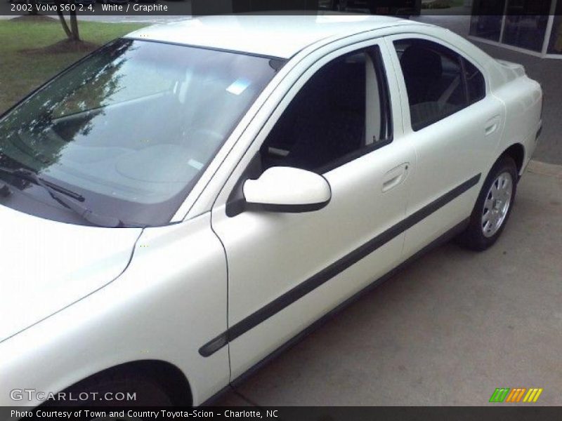 White / Graphite 2002 Volvo S60 2.4