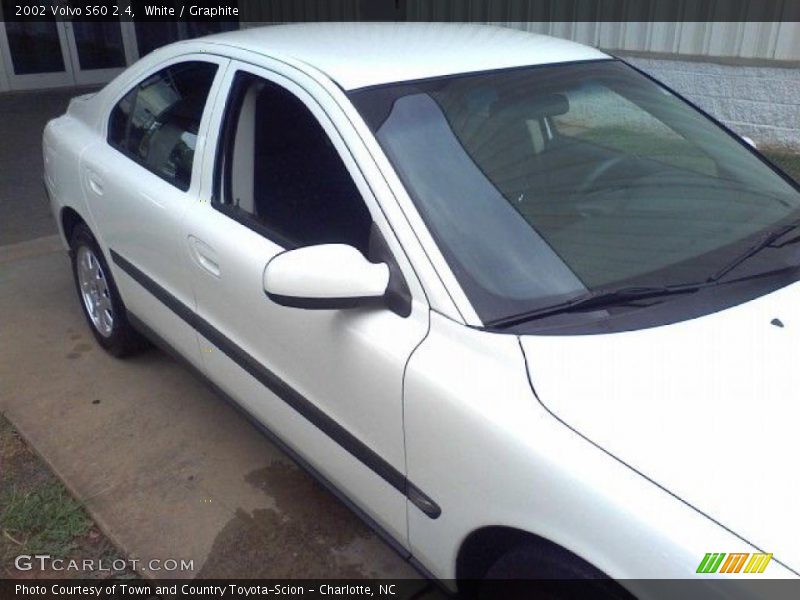 White / Graphite 2002 Volvo S60 2.4