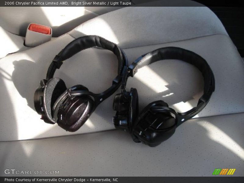 Bright Silver Metallic / Light Taupe 2006 Chrysler Pacifica Limited AWD