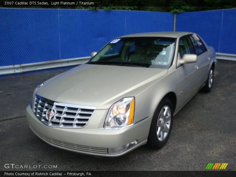 Light Platinum / Titanium 2007 Cadillac DTS Sedan