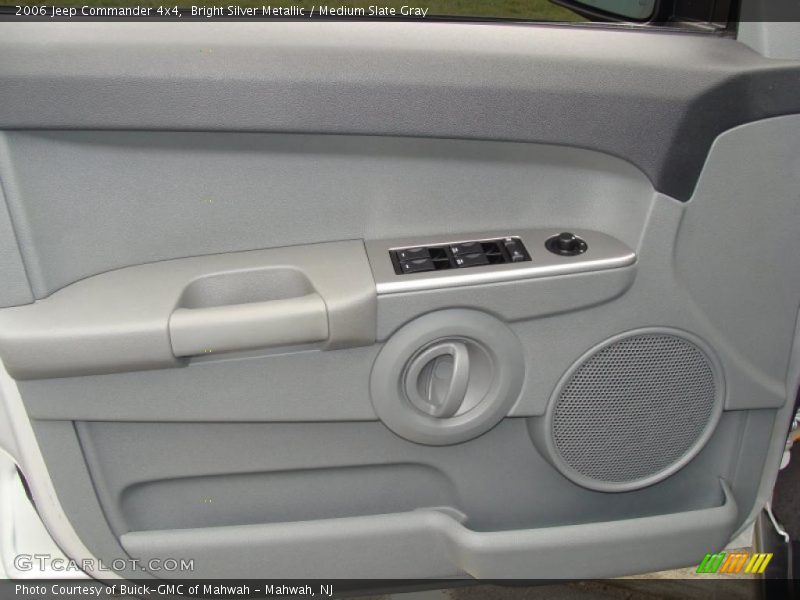 Bright Silver Metallic / Medium Slate Gray 2006 Jeep Commander 4x4