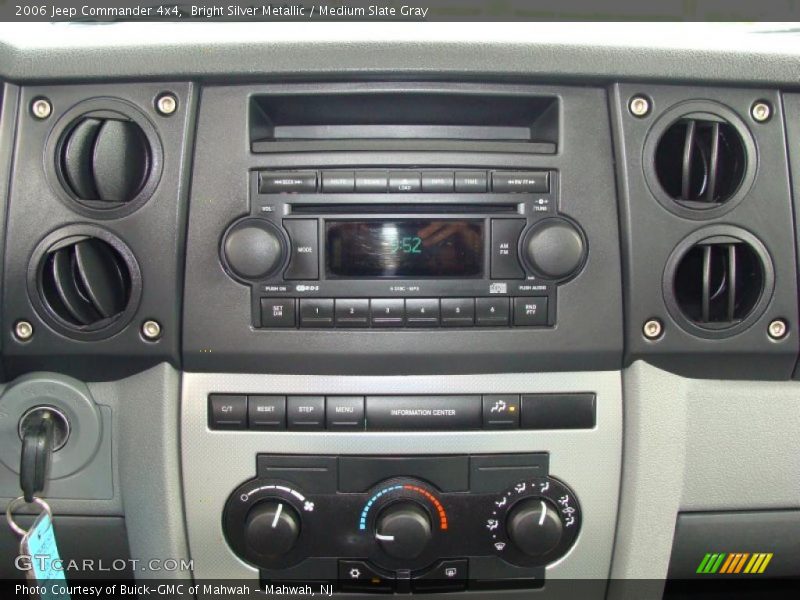 Bright Silver Metallic / Medium Slate Gray 2006 Jeep Commander 4x4