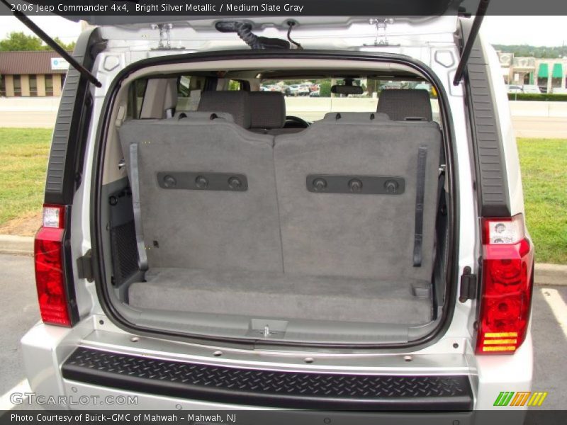 Bright Silver Metallic / Medium Slate Gray 2006 Jeep Commander 4x4